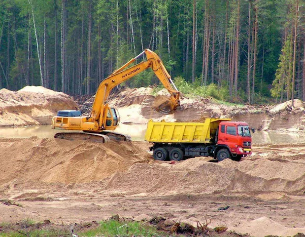 Песок и щебень